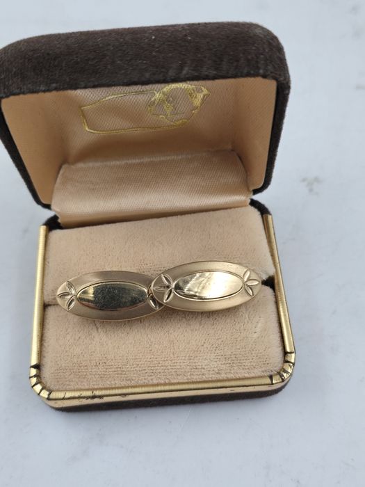 Butoni pentru cămașă