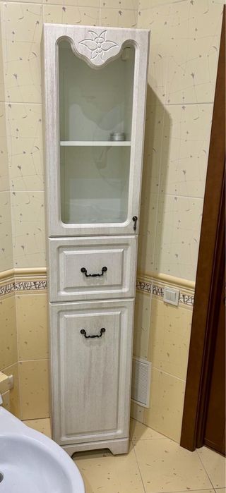 Продам узкий шкаф пенал