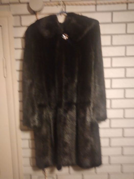 Норковая шуба с капюшоном .