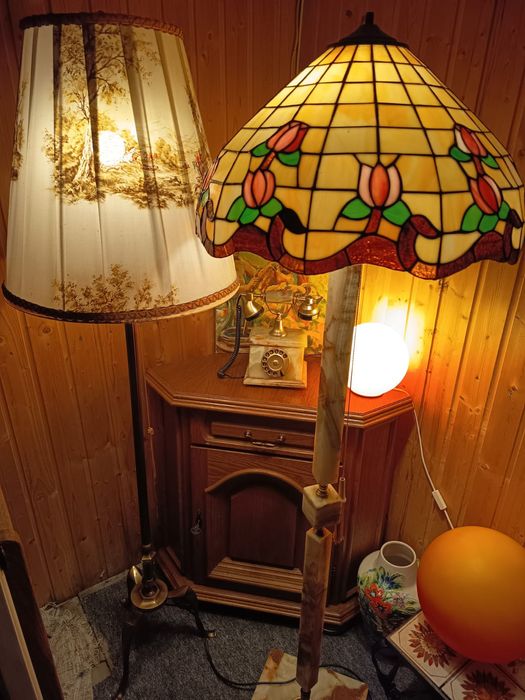 Lampadar picior marmură și abajur Tiffany