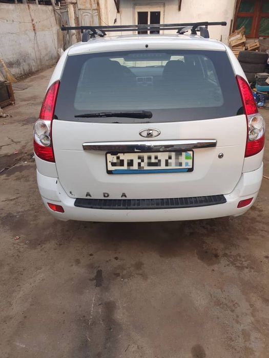 Продаётся машина Lada Priora 2011года.