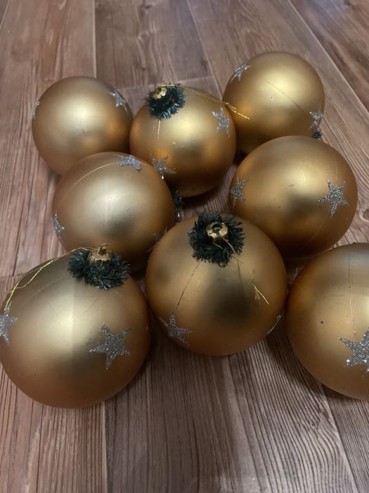 Елочные игрушки на елку