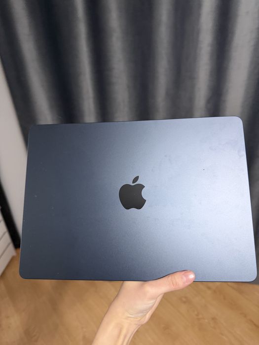 MacBook Air M2, 8гб