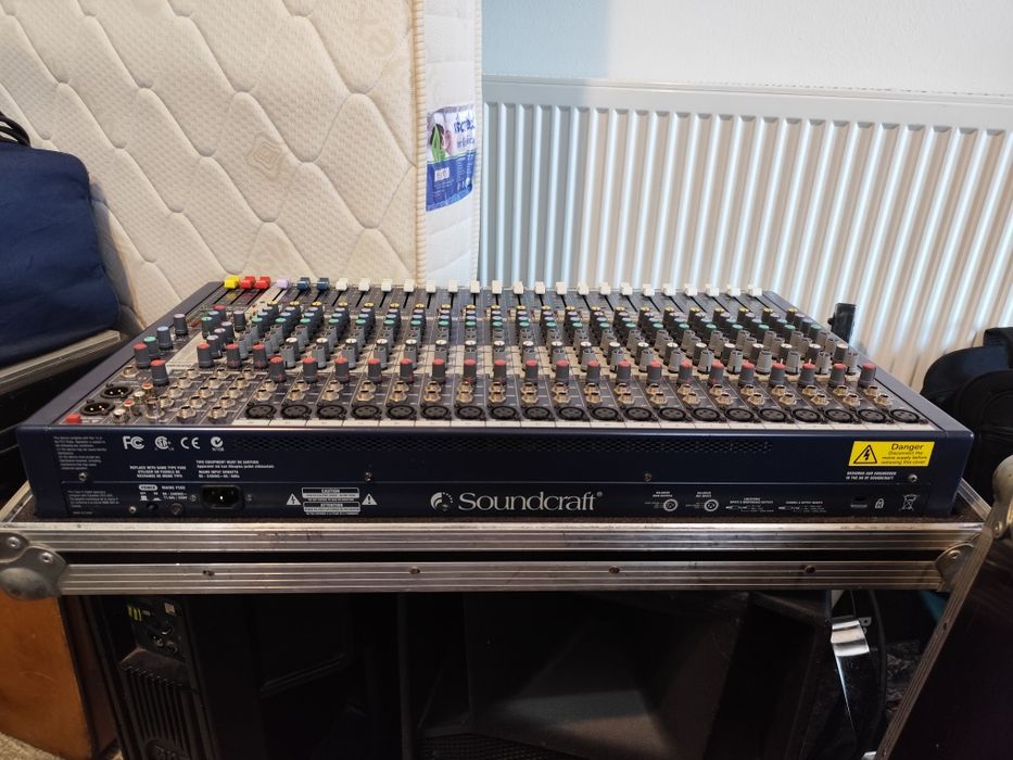 Mixer Sound Craft 20/2 canale + Flycase