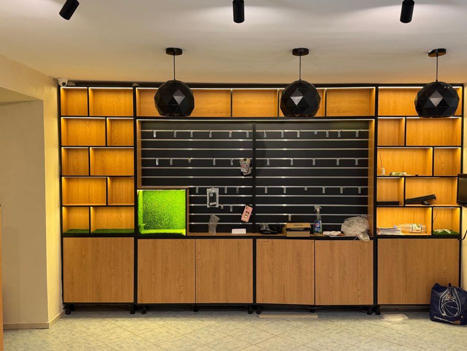 большая стелаж для телефонных акксесуаров