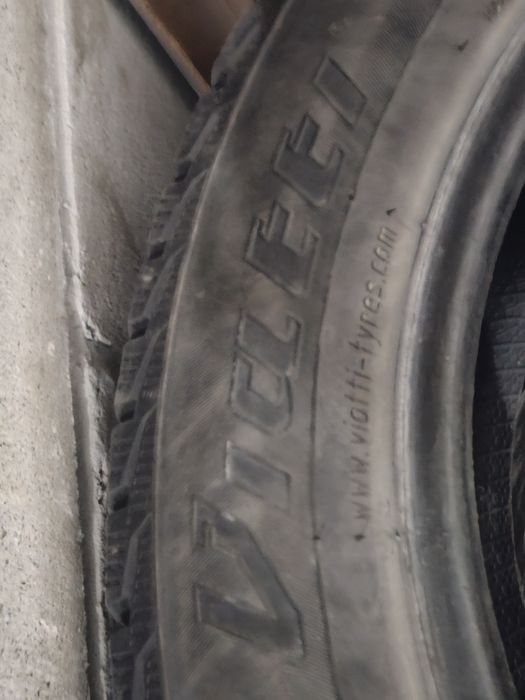 Шины б/у 215-55-R17 (зим+лет)