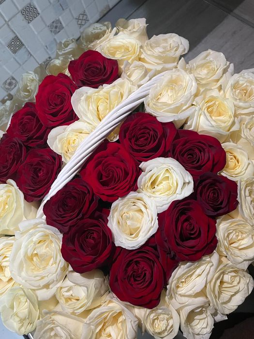 букет цветов в корзине