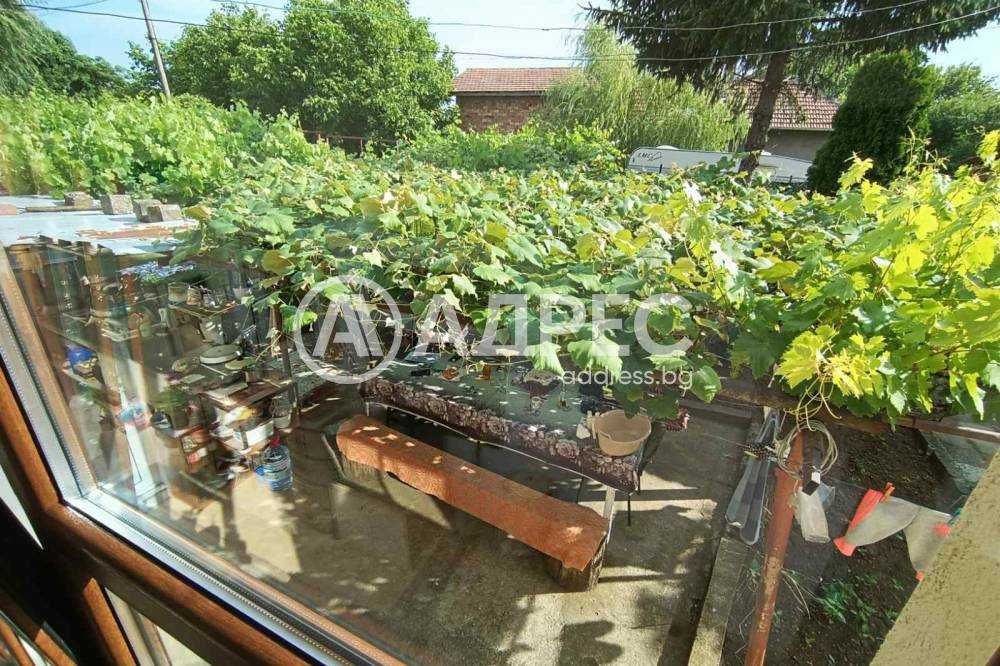 Продава се Къща в с. Островче, Област Разград - 70 кв.м за 948 €/кв.м - Снимка #2