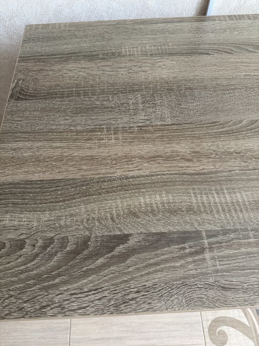 Кухонный стол и 2 табурета