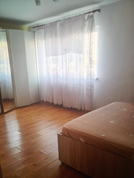 Închiriez apartament cu doua camere