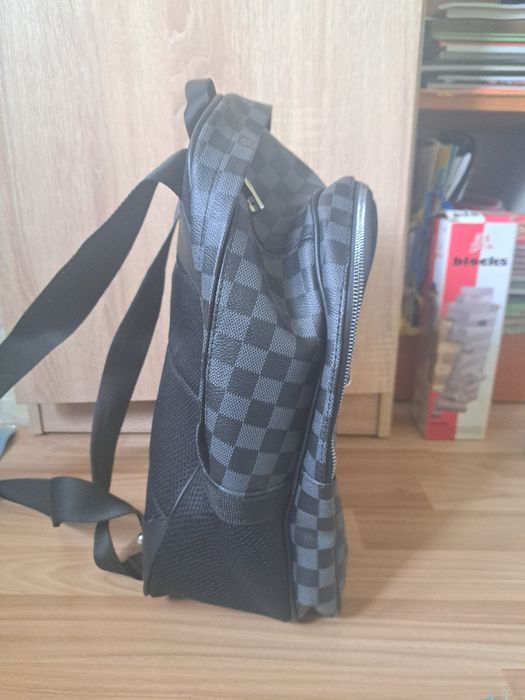 Vând ghiozdan Louis Vuitton