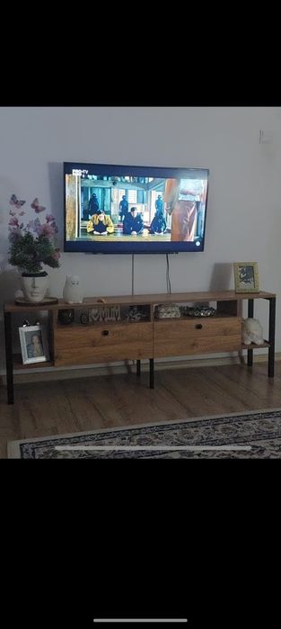 Comoda TV in stare foarte buna (Usor negociabil)