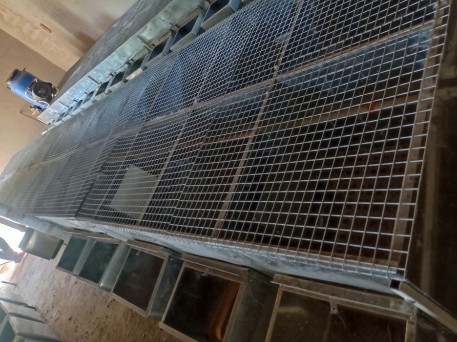 Ona quyonlar uchun mahsus kataklar sotiladi