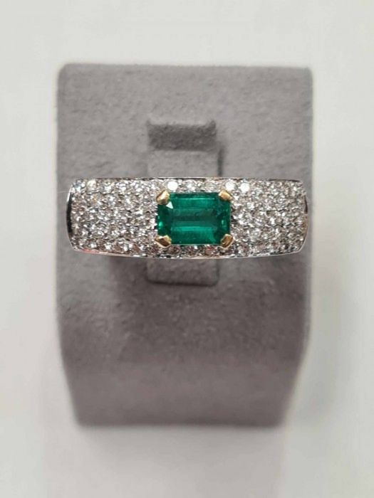 Inel din aur alb 18k cu smarald natural si diamante naturale, IAU754