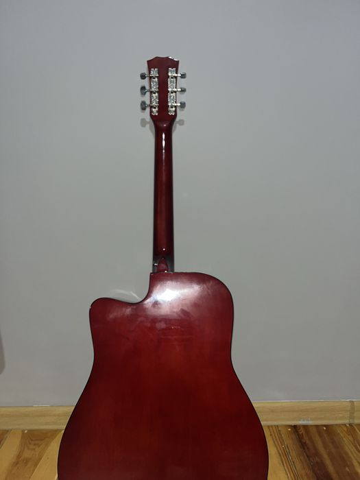 Акустическая гитара