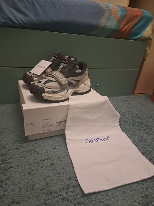 Off white glove slip-on sneakers
Glove panelled slipOff-White
Glove pa