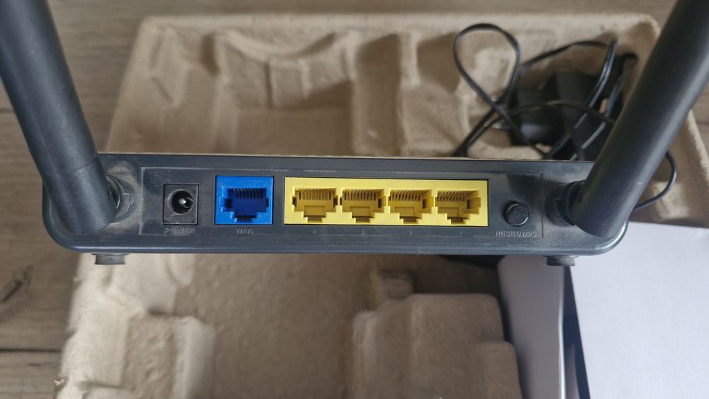 Рутер TENDA W308R Wi-Fi N, 300Mbps, с мощни външни антени