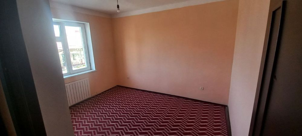 Merganchada pishiq gʻishtli, 4 etajli domdan