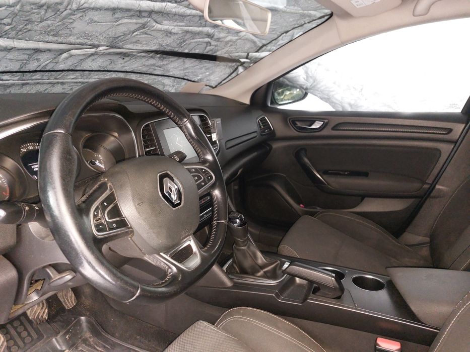 Vând/Schimb megan 4 avariat