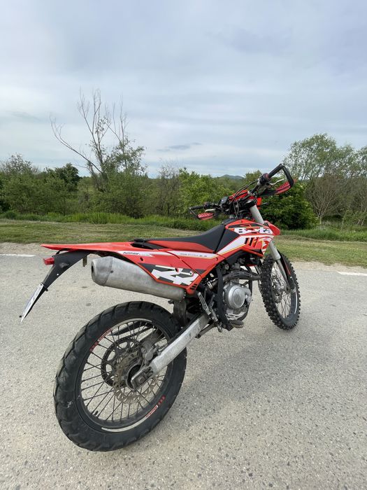 Vând Beta 125 RR