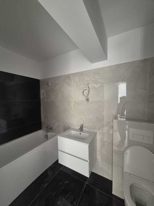 Proprietar vand apartament 2 camere, tip Studio semidecomandat, strada Biruintei