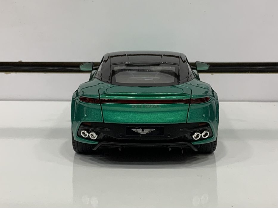Modelka Aston Martin DBS Superleggera 1:24