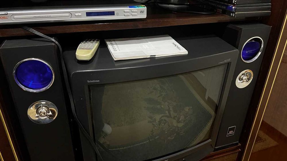 Продам телевизор SONY Trinitron и DVD плеер MAXWELL с колонками