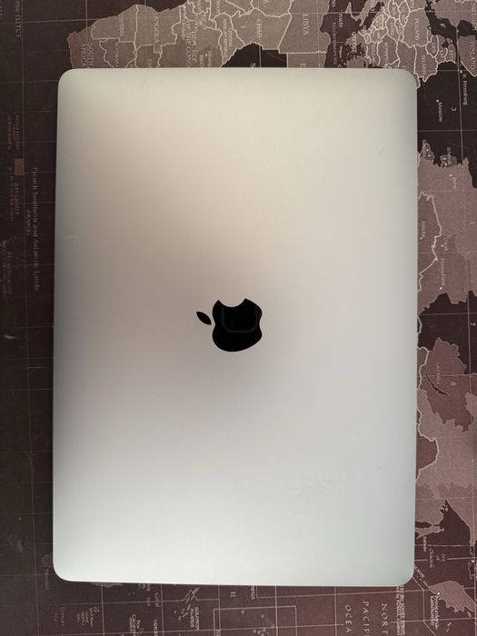 MacBook Air M1 8/256GB