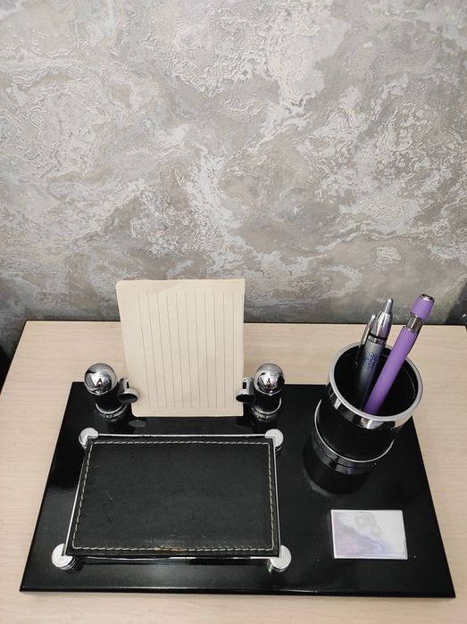 Продаются канцтовары новые и бу.калькулятор,стэплеры,блокноты,регистры