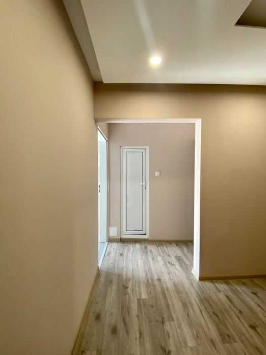 Дава се под наем Тристаен апартамент в София, Карпузица - 104 кв.м за 408 € - Снимка #2