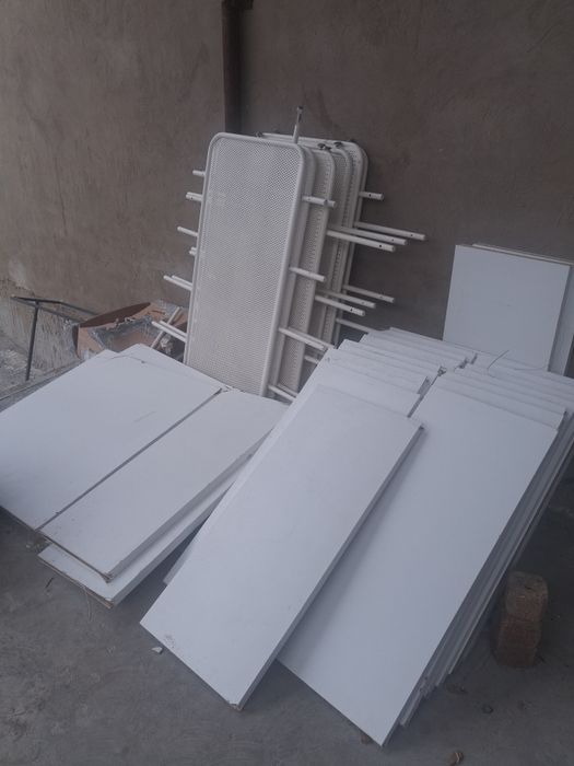 Продам стеллажи и манекены