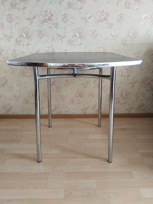 Продам кухонный стол