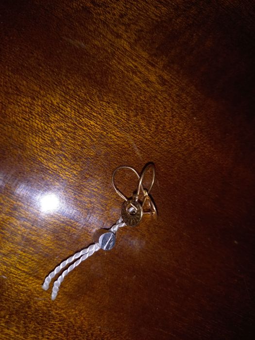 600 000 ming tilla detskiy sirga yangi taqilmagan, blonbasi buzilmagan