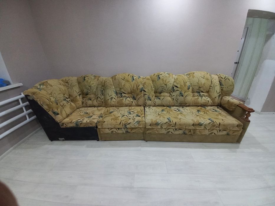 Продам диван углавой