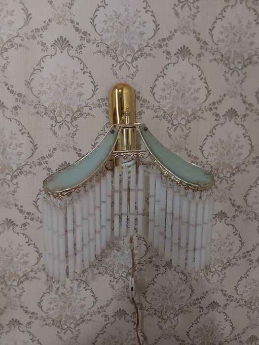 Продаётся люстра и бра.