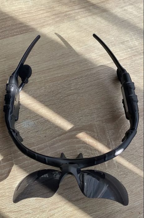 Продам очки с наушниками