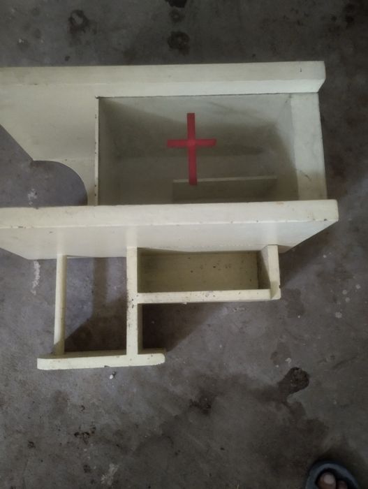 Масивна ретро аптечка