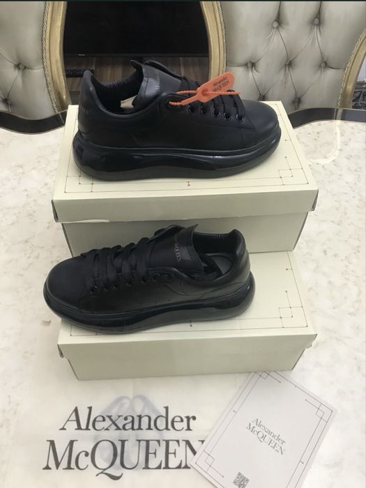 Adidasi Alexander McQueen nou