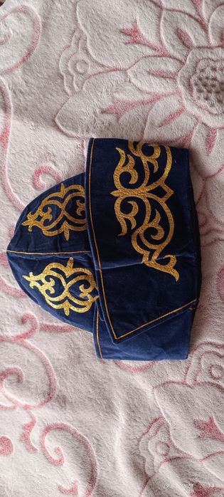 Продается новый костюм в национальном стиле!