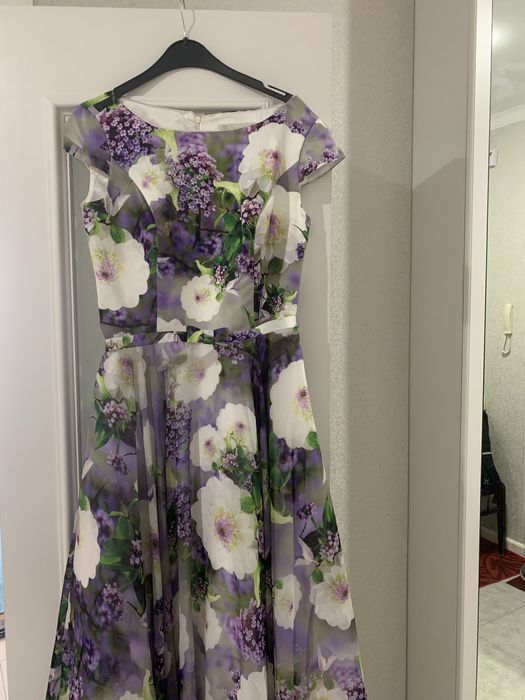 Платья вечерние