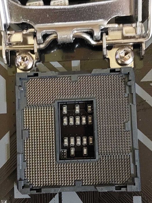 Intel i7 8700 + Gigabyte B360M DS3H + 16GB 2666 Crucial + Arctic cooler
