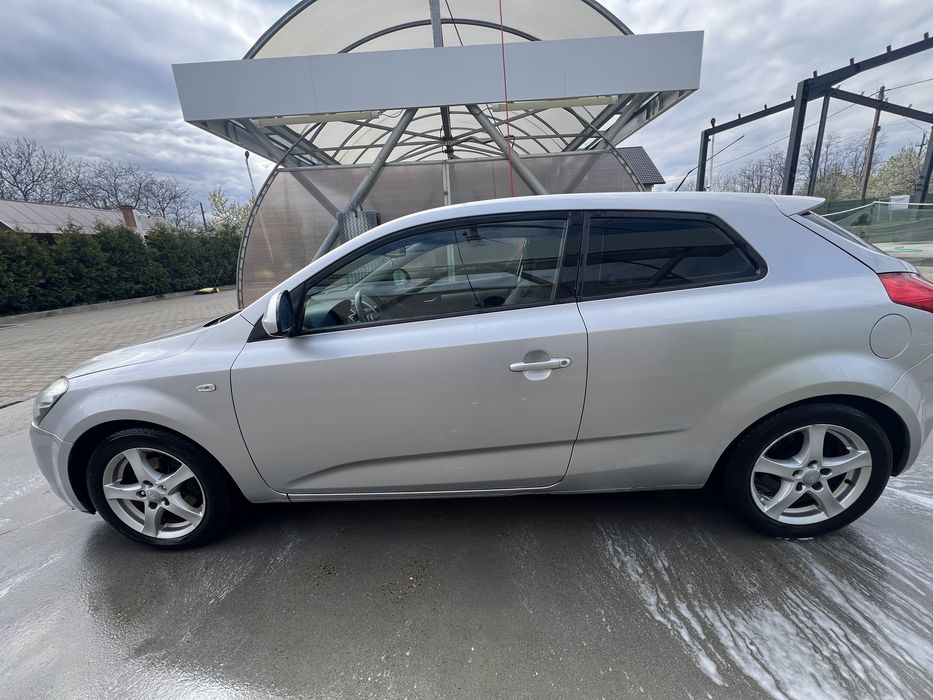 Kia Ceed Coupe 2008 – 2.0 CRDi 143 CP – Full options