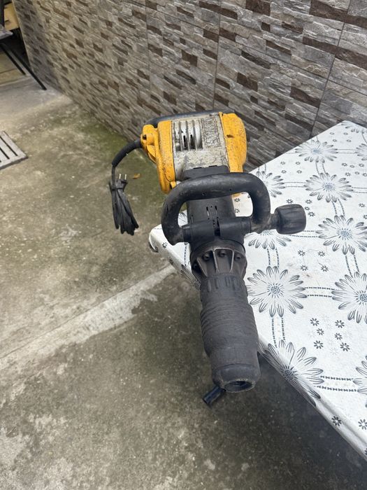 Къртач DeWALT електрически SDS-max, 1550 W, 19 J, D25902K