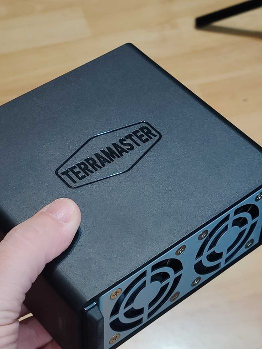 Unitate de stocare NAS TerraMaster F4 SSD - 4x sloturi M.2 - 5GbE