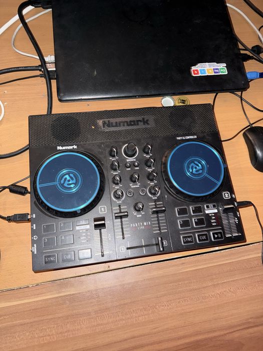 DJ-контроллер Numark Party Mix Live