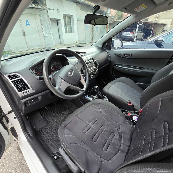 Hyundai I20 1.2 Бензин 2014 г. НОВИ ГУМИ!!!