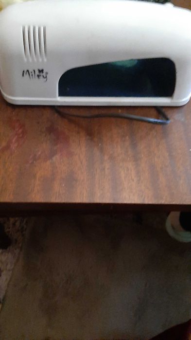 Продавам уве лампа за нокти