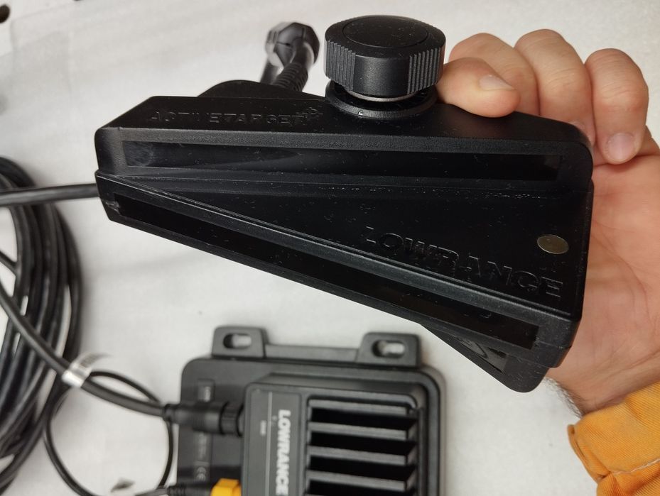 Продам датчик Lowrance Active Target 1.
Прибор и датчик