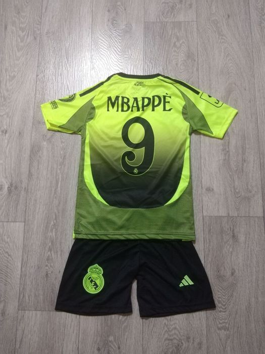 Мбапе Реал Мадрид зелен