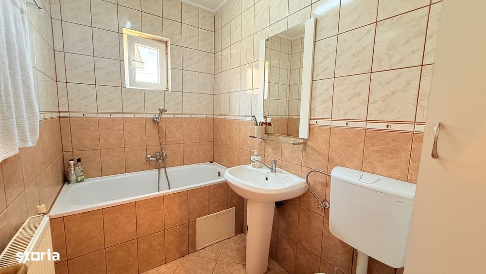 Inchiriez apartament cu 3 camere, pe 2 nivele in Sangeorgiu de Mures